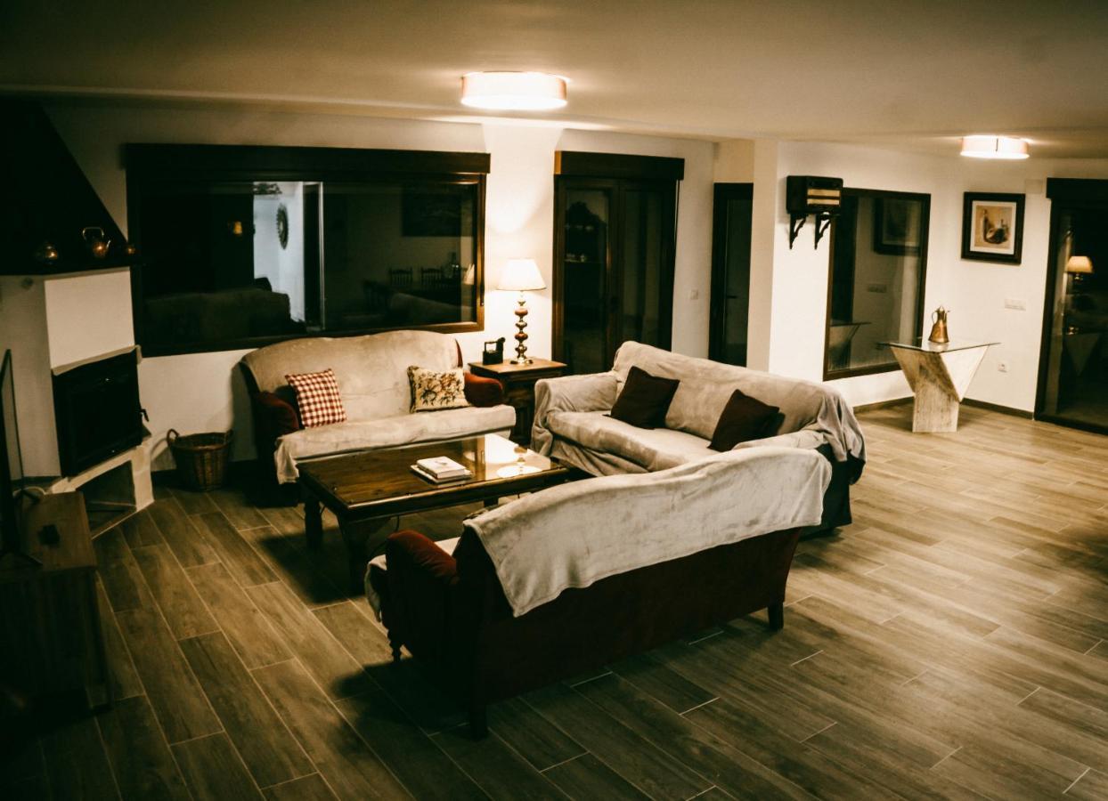 El Aprisco, Con Piscina Climatizada En Hueva-Guadalajara Villa Екстериор снимка
